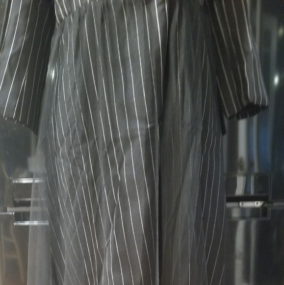 Unique designed Dress - Picture 2 of 12